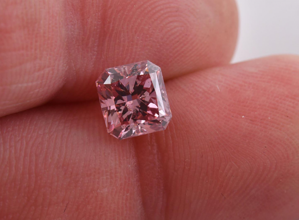 Różowe diamenty to aktywa odporne na kryzys!