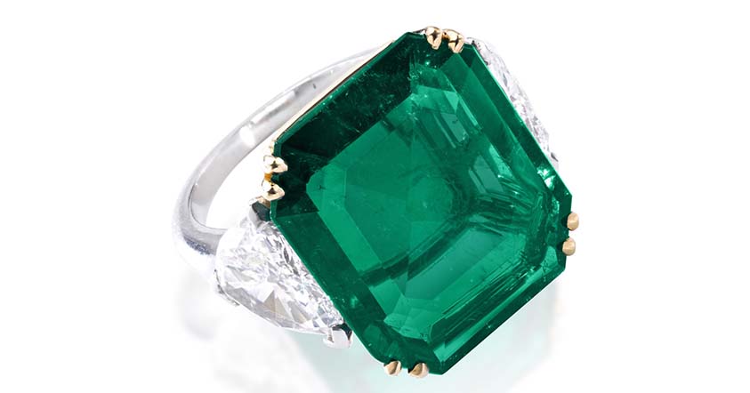 Szmaragdowy pierścionek sprzedany za prawie pół miliona franków!
(fot via Sotheby's)