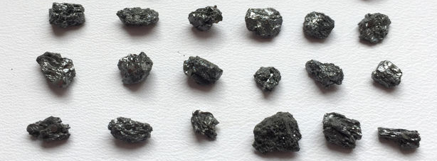 Tak wyglądają surowe czarne diamenty