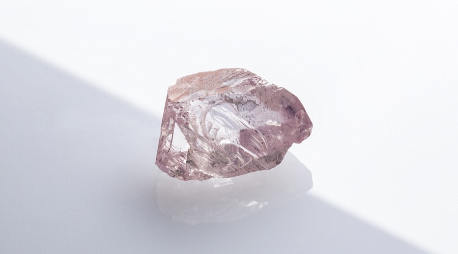 32.33ct surowy, różowy diament znaleziony przez Petra Diamonds