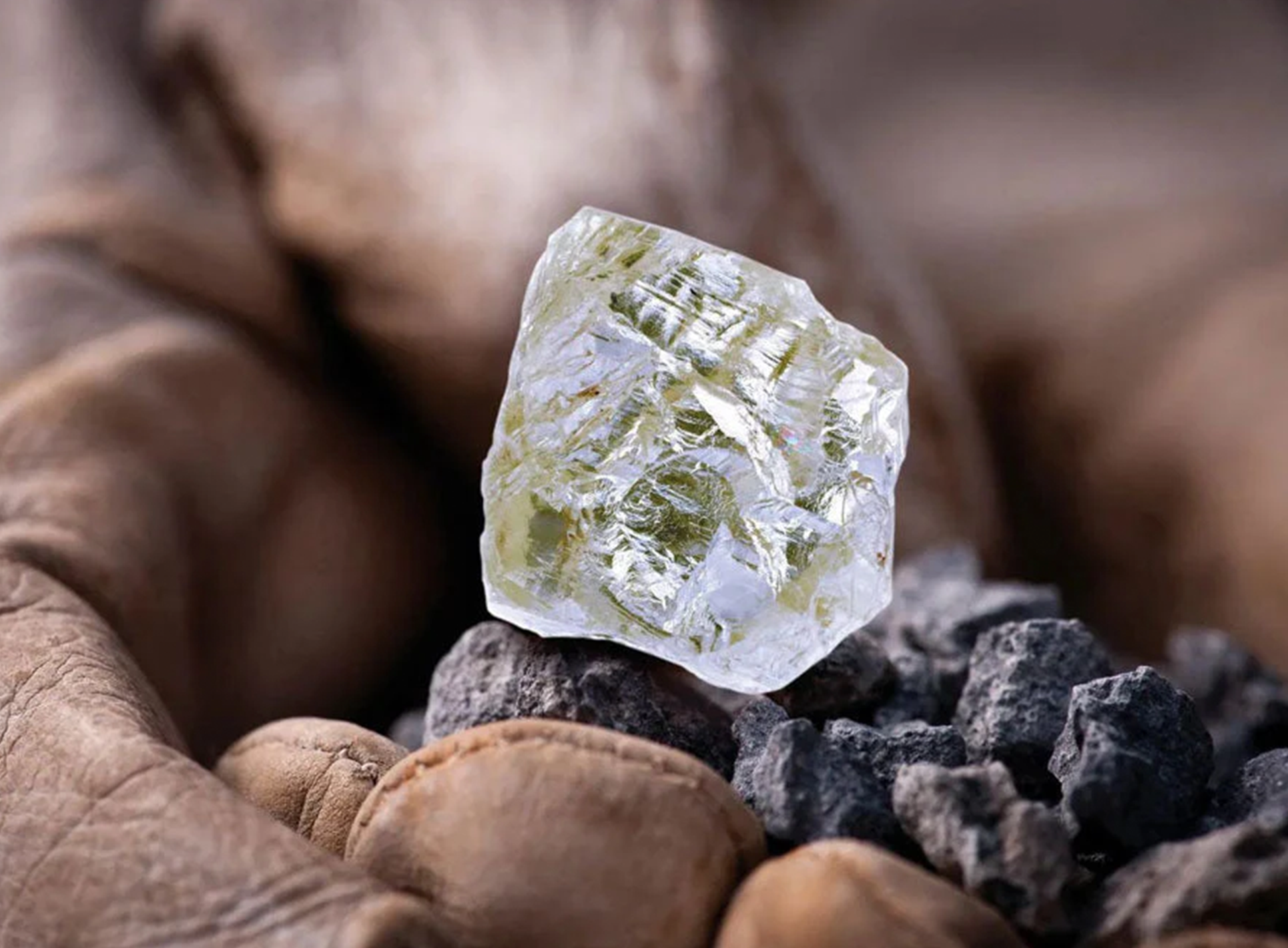 Surowy diament